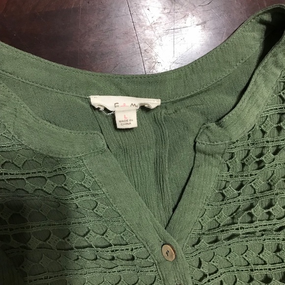 Olive top with crochet detailing - Picture 2 of 2